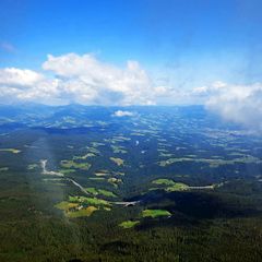 Flugwegposition um 07:57:20: Aufgenommen in der Nähe von Gemeinde Modriach, 8583 Modriach, Österreich in 1762 Meter